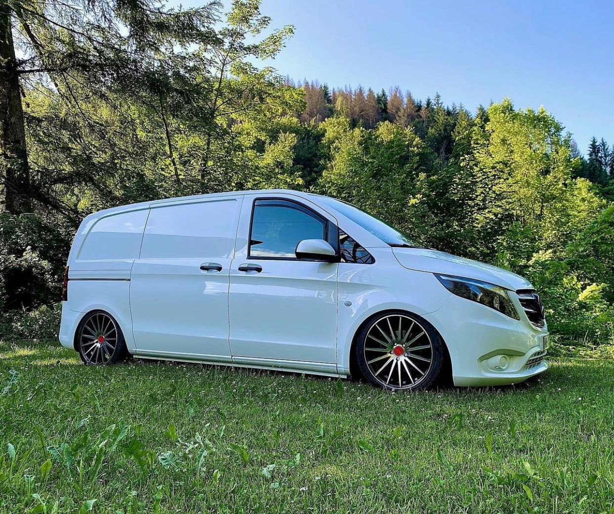 * AIRFORCE SUSPENSION MERCEDES BENZ VITO W447 / METRIS AIRSTRUTS.