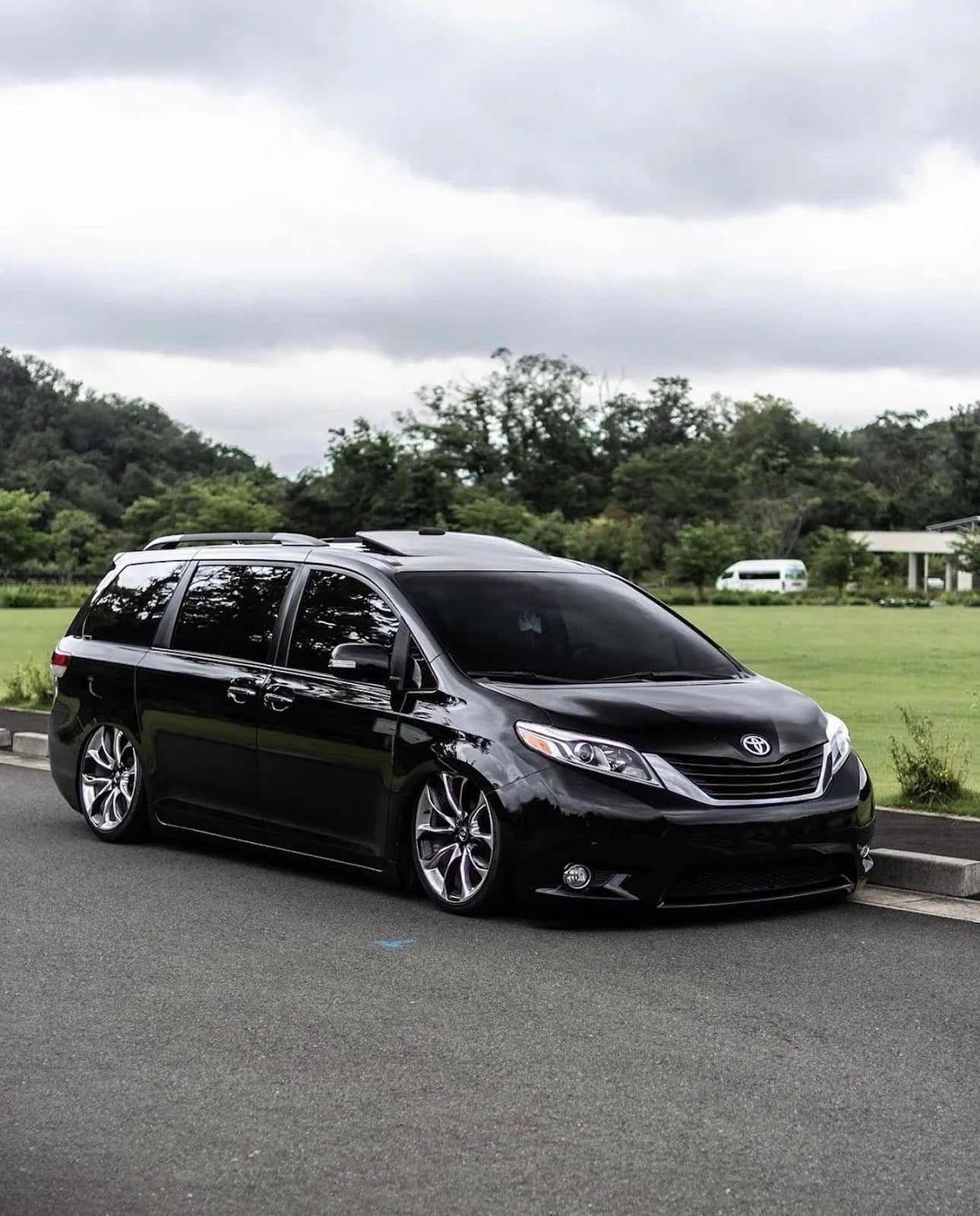 AIRDEMAND SUSPENSION TOYOTA SIENNA / ALPHARD / VELLFIRE / PREVIA AIRSTRUTS.