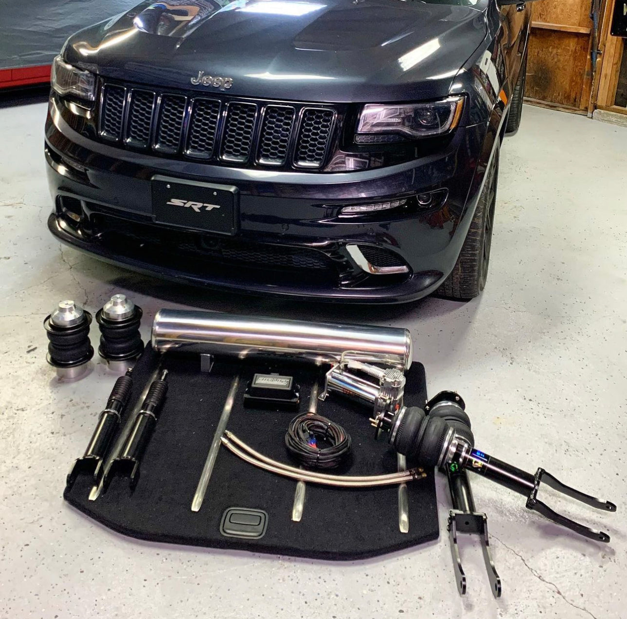 AIRDEMAND SUSPENSION JEEP GRAND CHEROKEE SRT / SRT8 AIRSTRUTS.